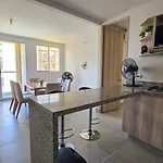 Capriella, Serena Del Mar